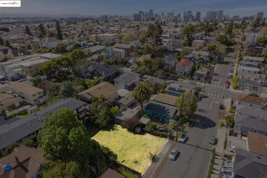 1127 E 20th St, Oakland, CA 94606