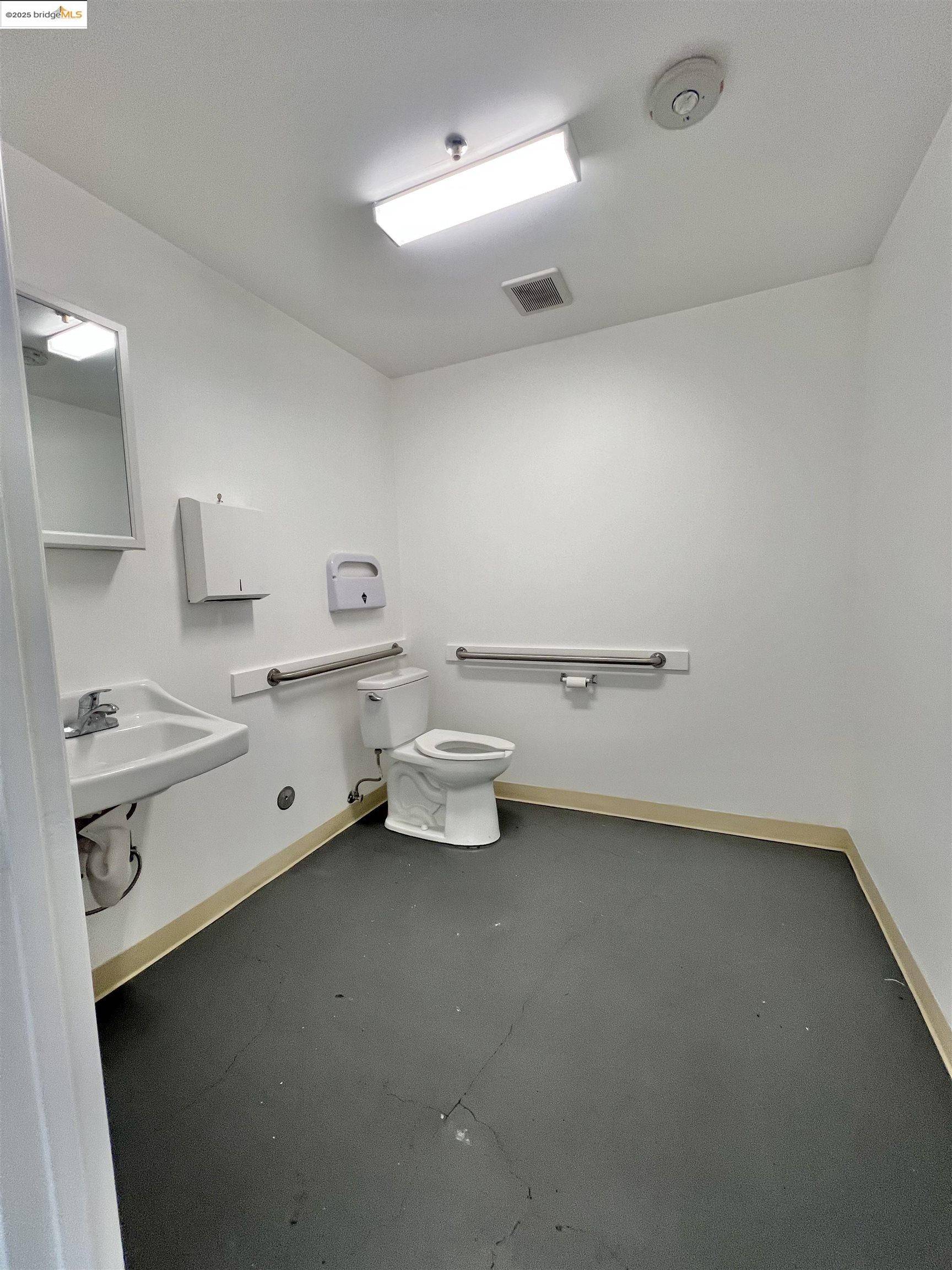 Oakland, CA 94603,9400 International, Suite B
