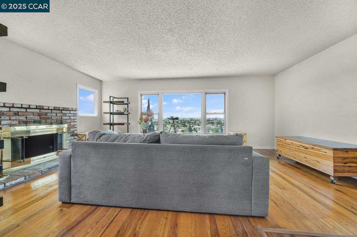 Oakland, CA 94605,9305 Burr St