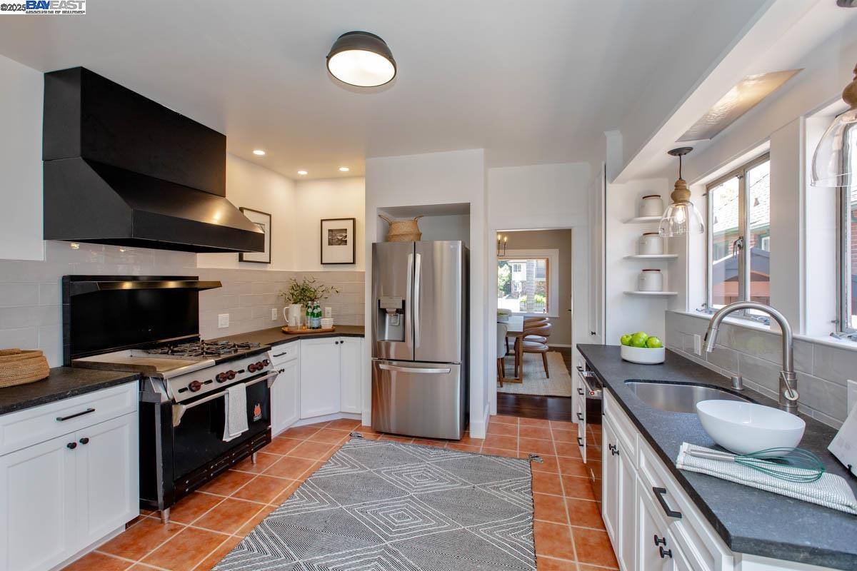 1807 Alameda Ave, Alameda, CA 94501