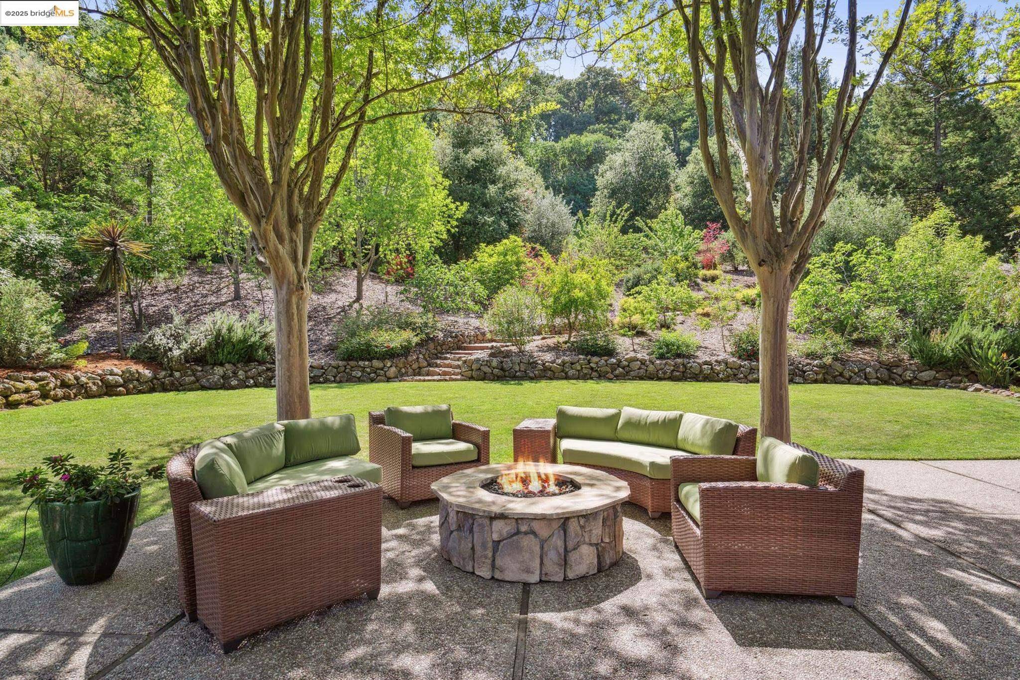 1037 Silverhill Dr, Lafayette, CA 94549