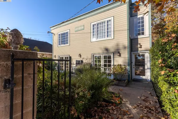 54 Railroad Ave, Richmond, CA 94801