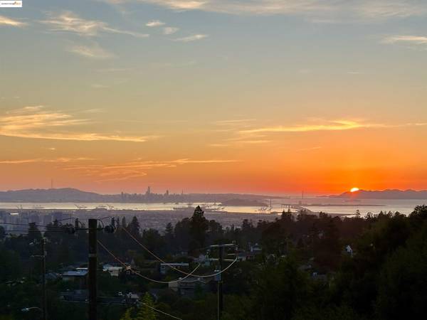 2312 Pelham Pl, Oakland, CA 94611