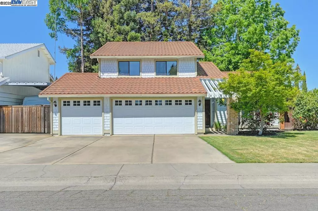 Sacramento, CA 95831,35 Pebble River Cir