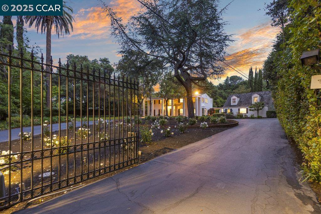 333 Quinterra Ln, Danville, CA 94526