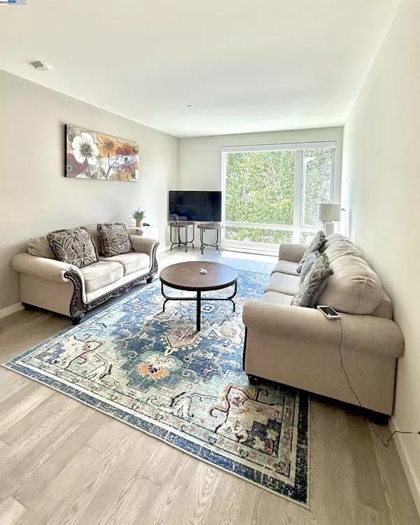 San Francisco, CA 94124,10 Innes Ct #304