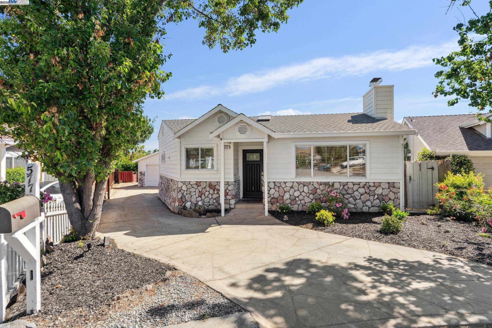 577 Dorothy Ln, Martinez, CA 94553