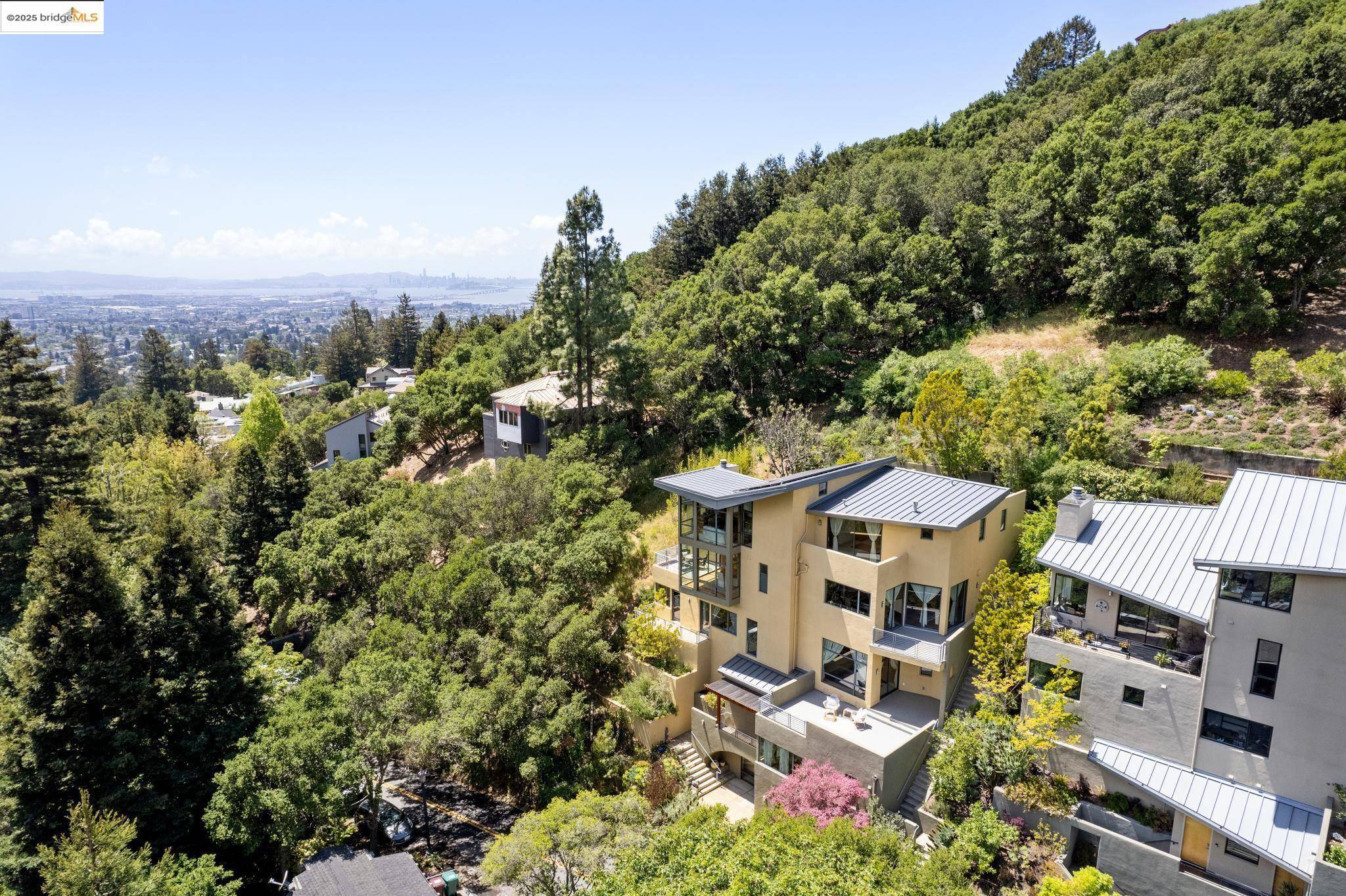 Berkeley, CA 94705,1015 Grand View Dr