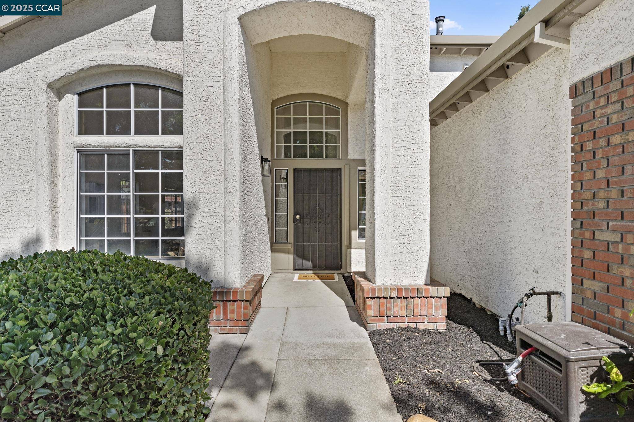 Antioch, CA 94509,2621 Larch Way