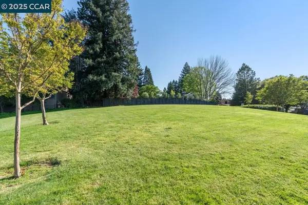 Lafayette, CA 94549,625 Sky Hy Cir