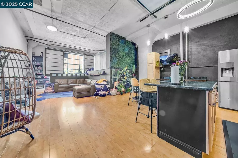 247 4Th St #206, Oakland, CA 94607