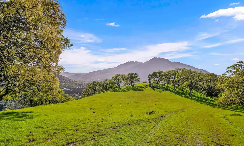 3300 Bragdon Way, Clayton, CA 94517