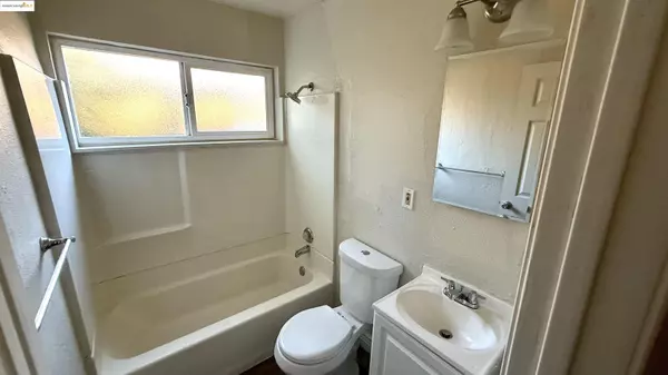Oakland, CA 94603,10100 Walnut #2