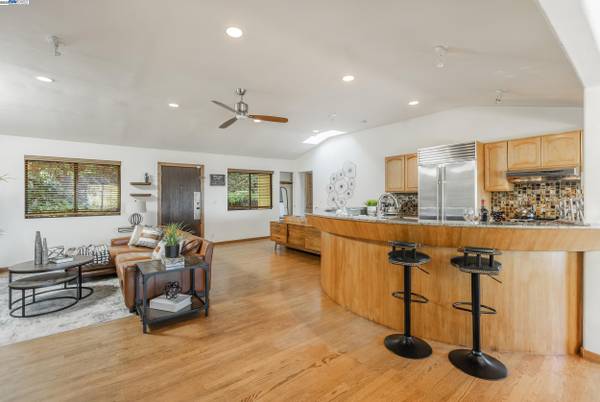 Oakland, CA 94611,373 Taurus Ave