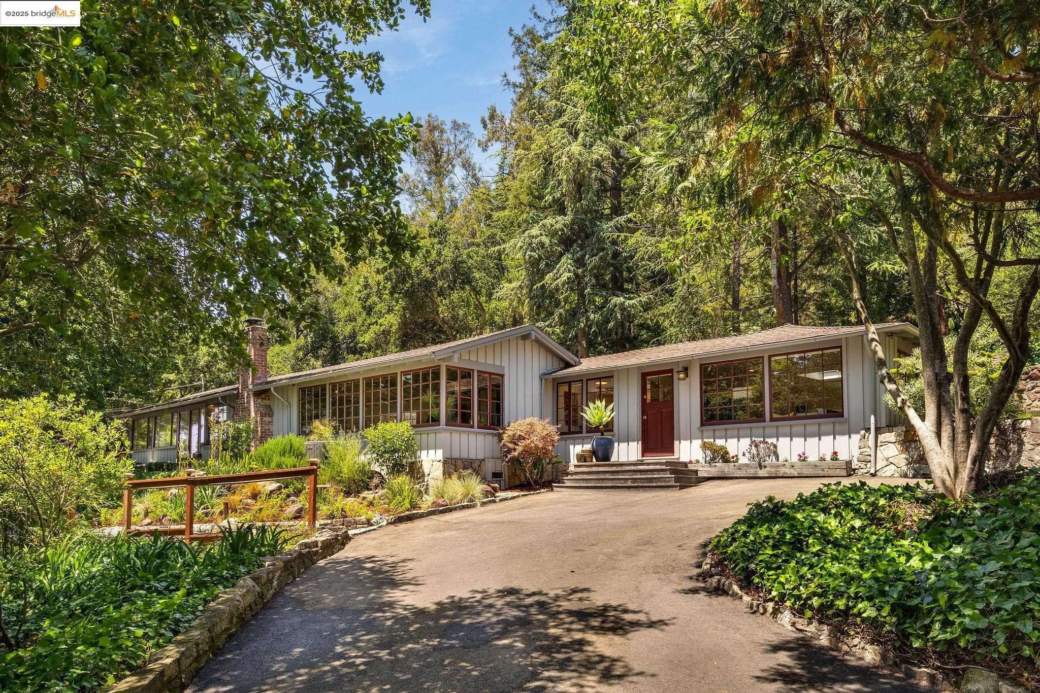 2976 Joaquin Miller Rd, Oakland, CA 94602