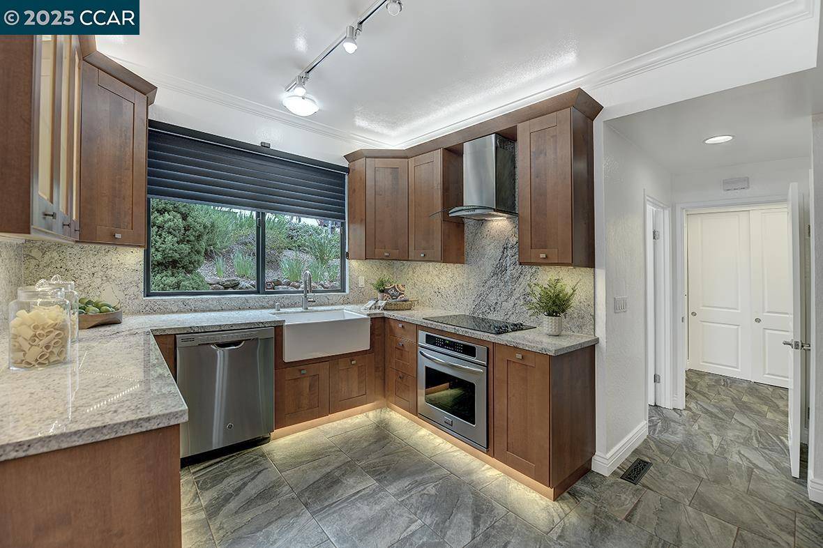 3244 Terra Granada Dr #2A, Walnut Creek, CA 94595