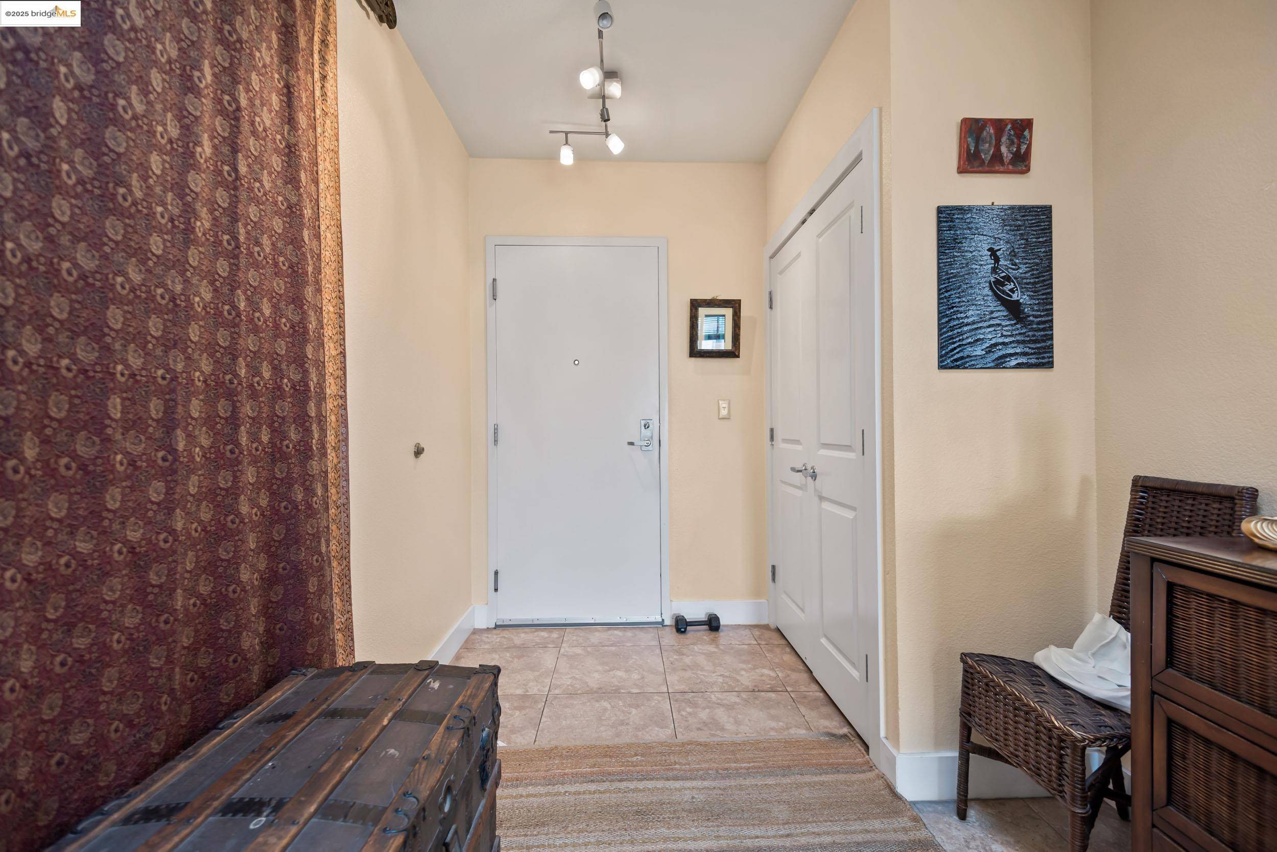 Oakland, CA 94612,2407 Telegraph Ave #504