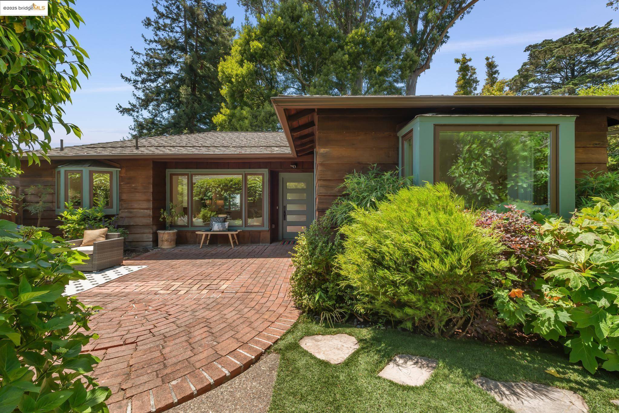 1270 Queens Rd, Berkeley, CA 94708