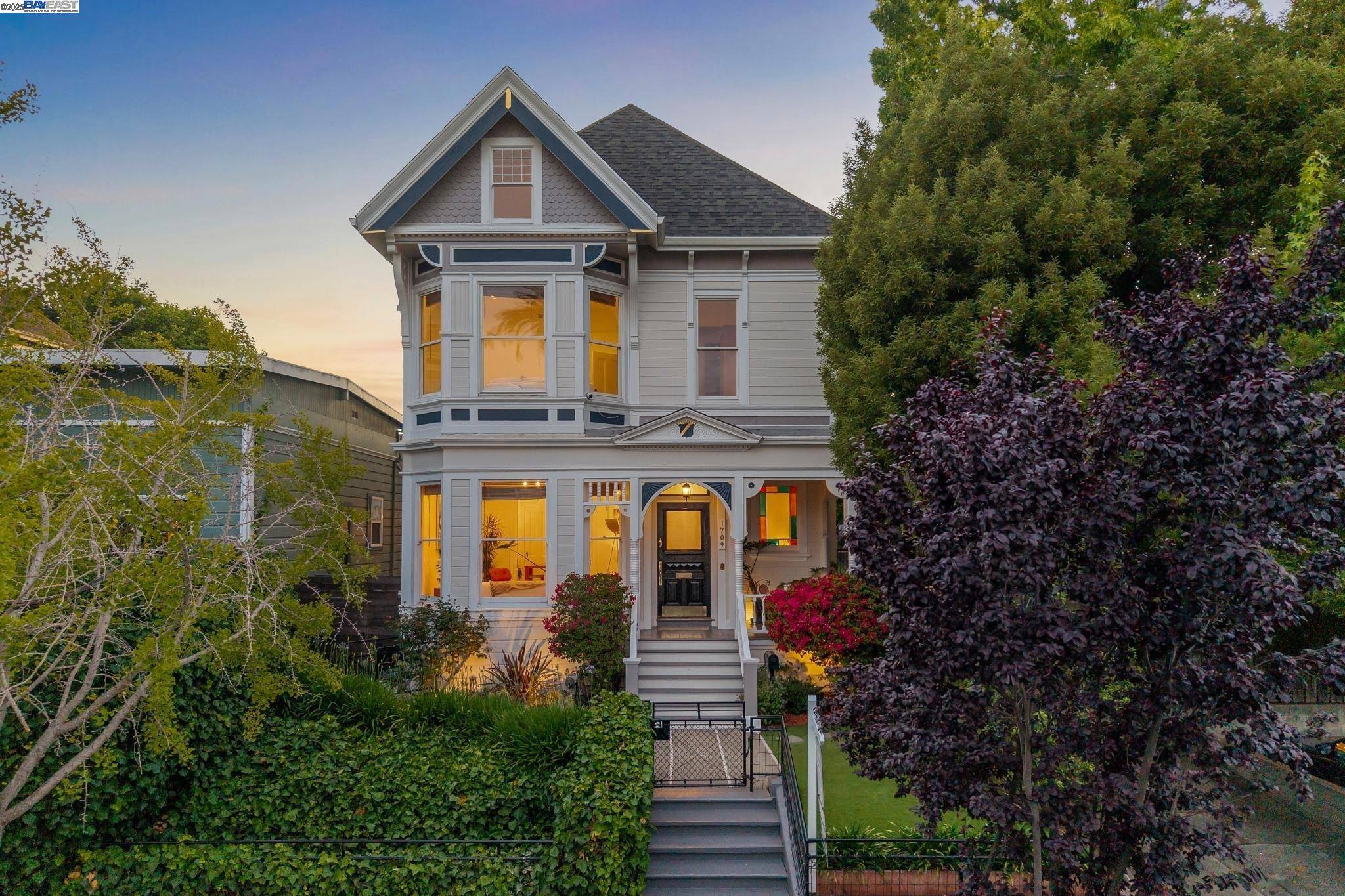 1709 Myrtle St, Oakland, CA 94607