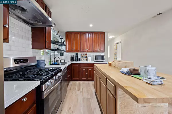 7447 Lockwood St, Oakland, CA 94621
