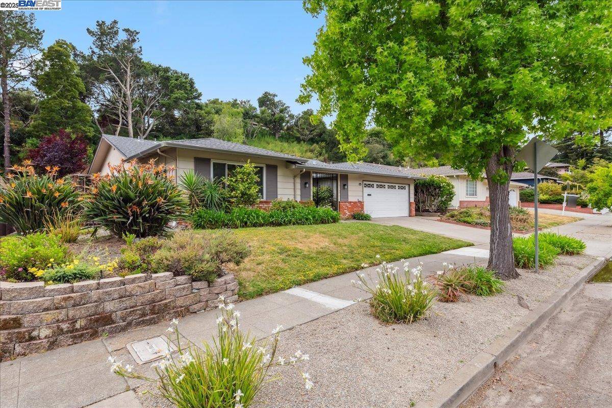 Oakland, CA 94605,8161 Surrey Ln