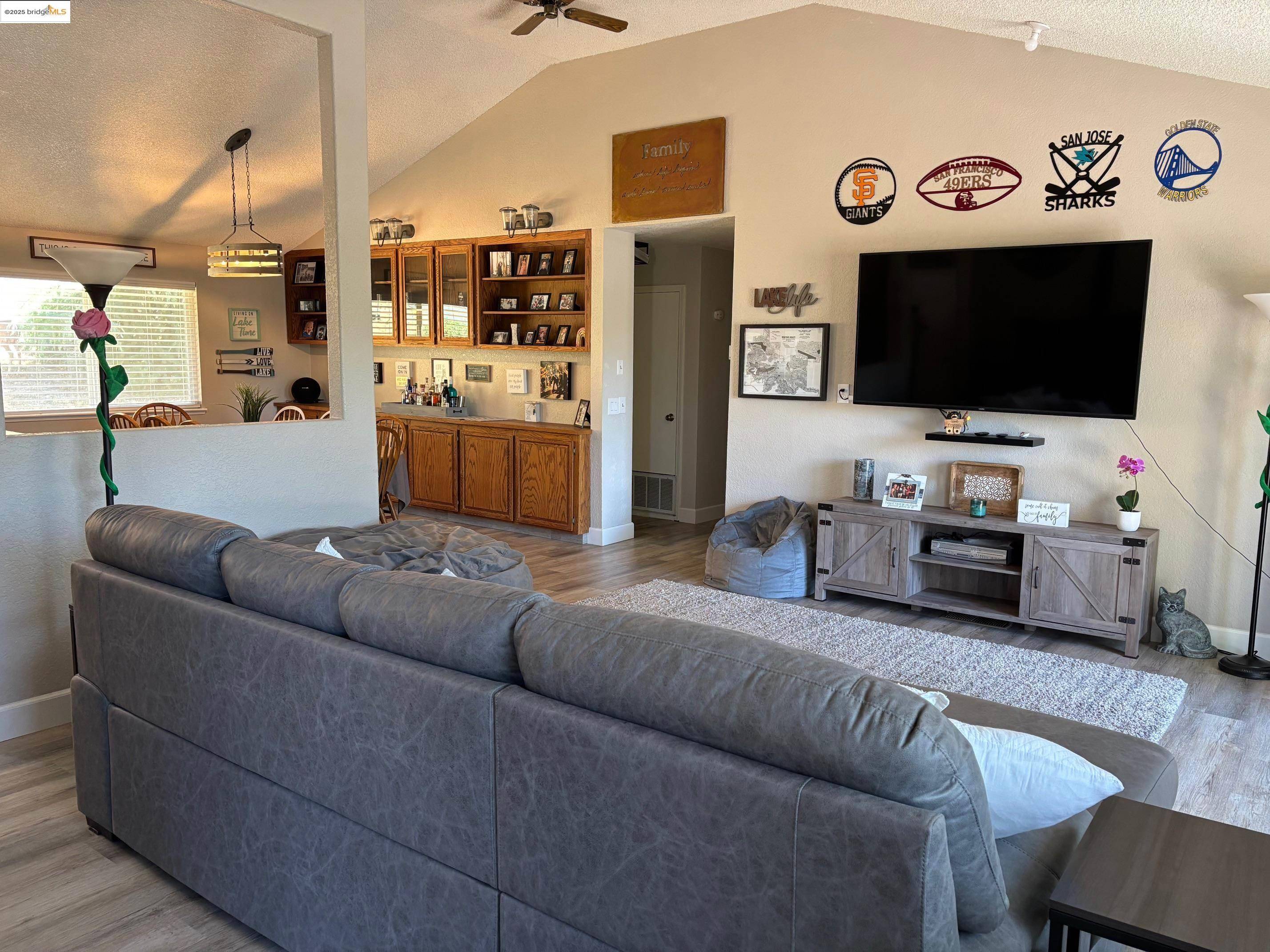 Groveland, CA 95321,20409 Pine Mountain Dr.