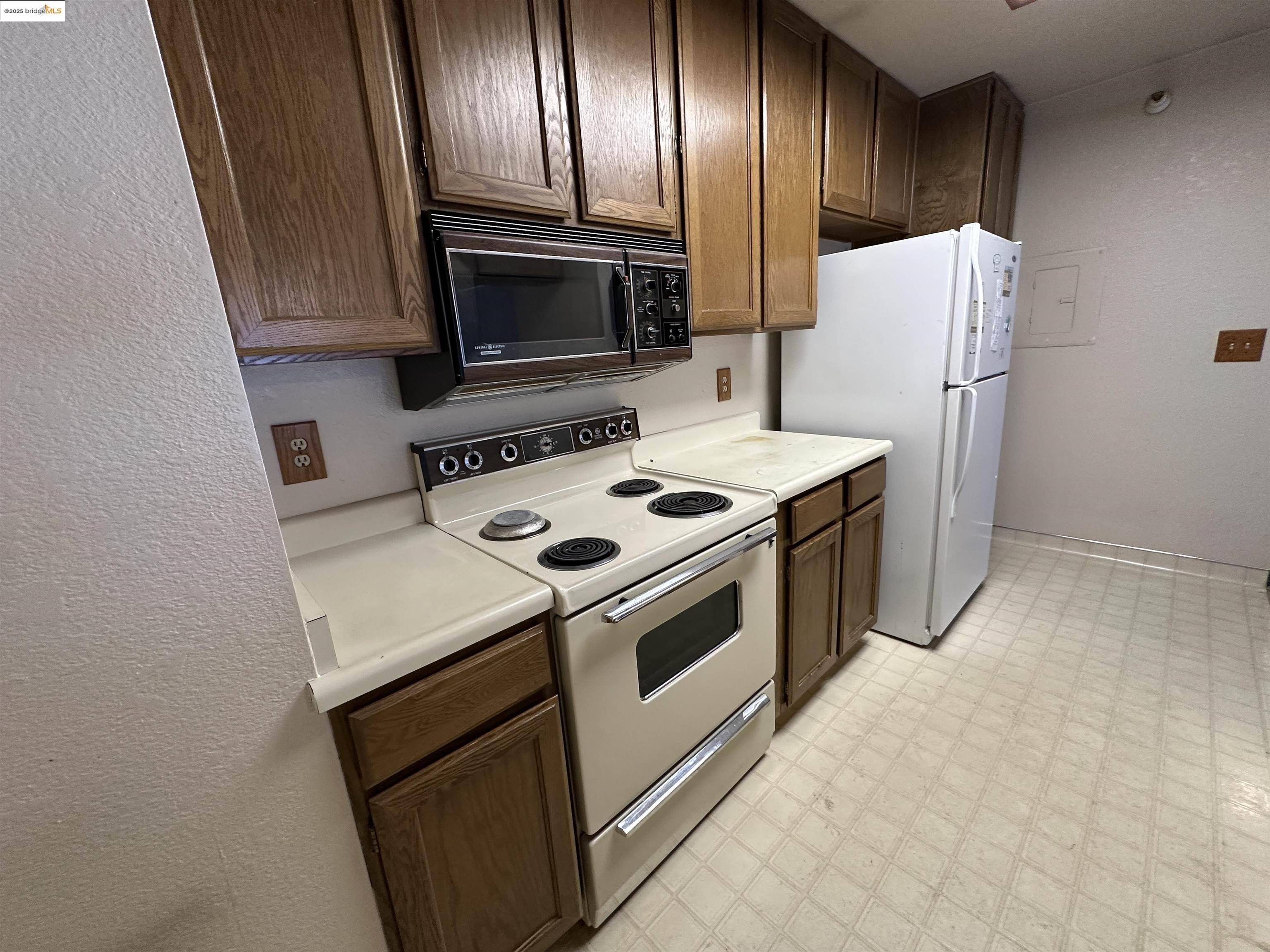 San Mateo, CA 94401,240 N Bayshore Blvd #303