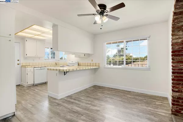 Hayward, CA 94541,21585 Montgomery St