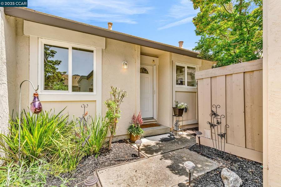 7 CLARK CREEK CIRCLE, Clayton, CA 94517