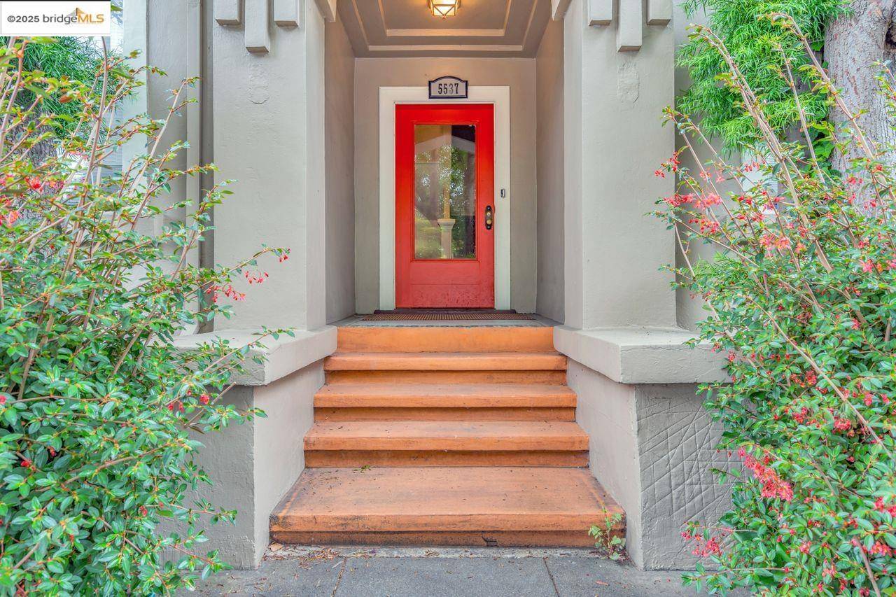 5537 Claremont Ave, Oakland, CA 94618
