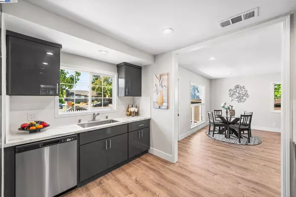1244 Locust St, Livermore, CA 94551