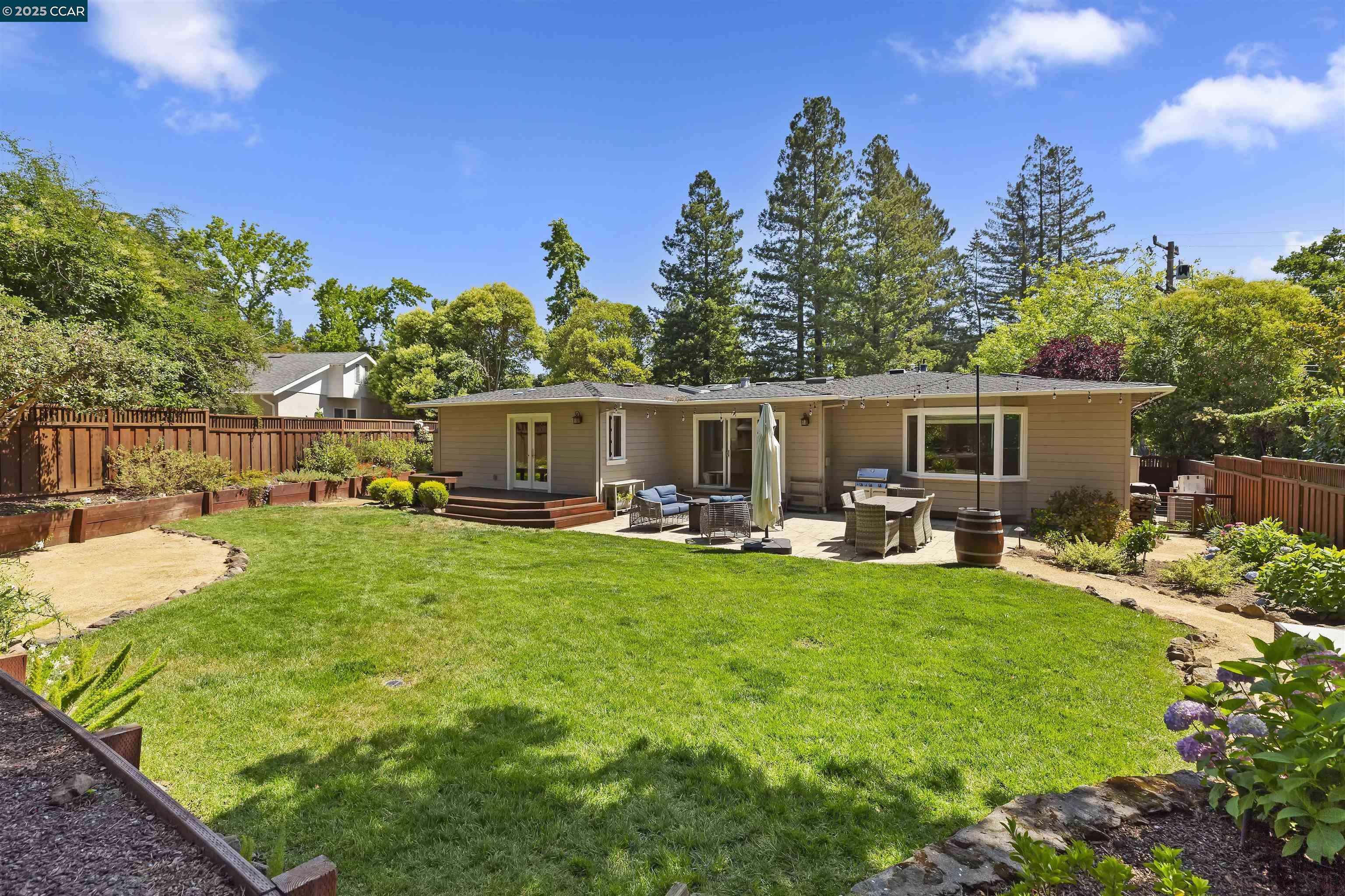 125 Meadow Ln, Orinda, CA 94563