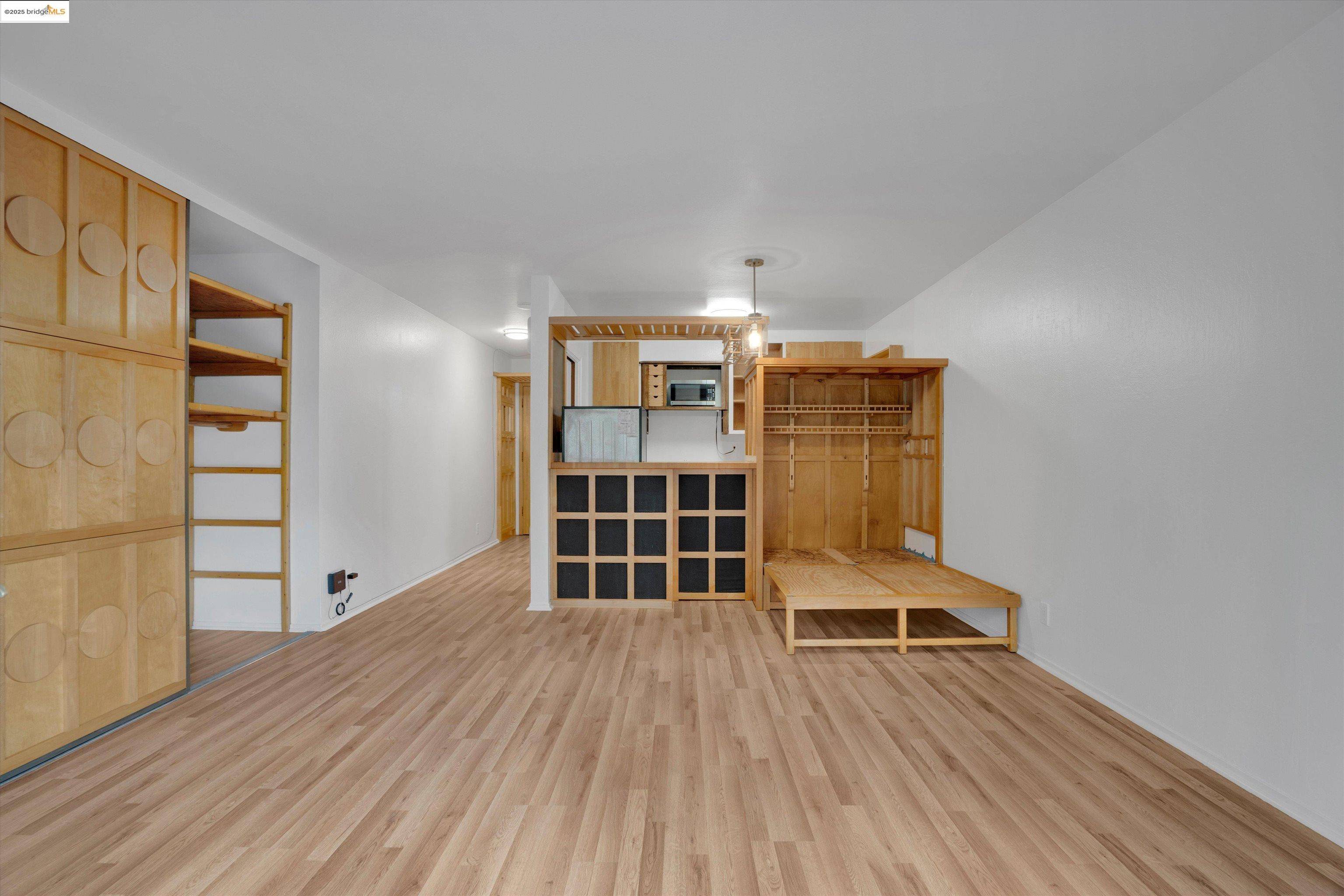Oakland, CA 94610,425 Orange St #210