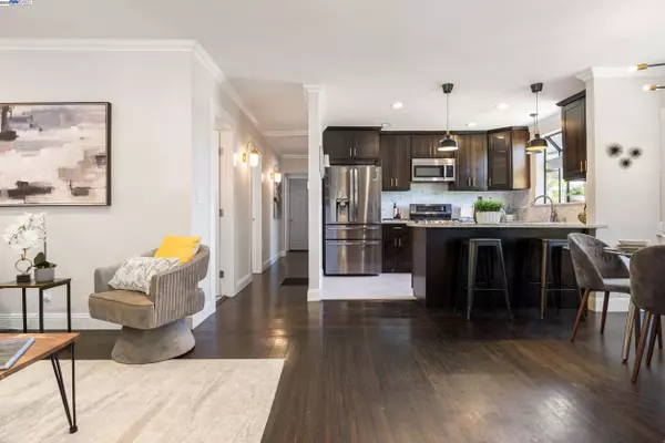 Oakland, CA 94606,2133 E 30Th St