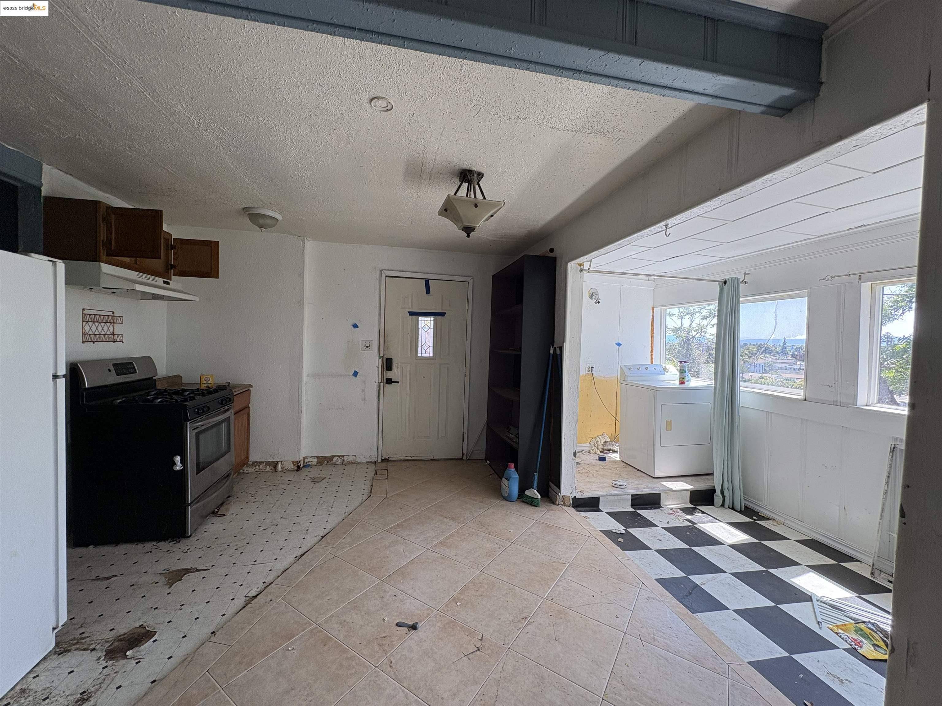 Oakland, CA 94605,8647 Thermal St
