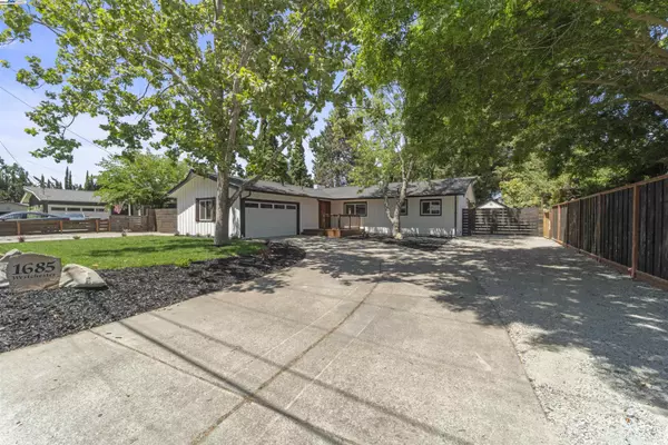 1685 Westchester Pl, Concord, CA 94519