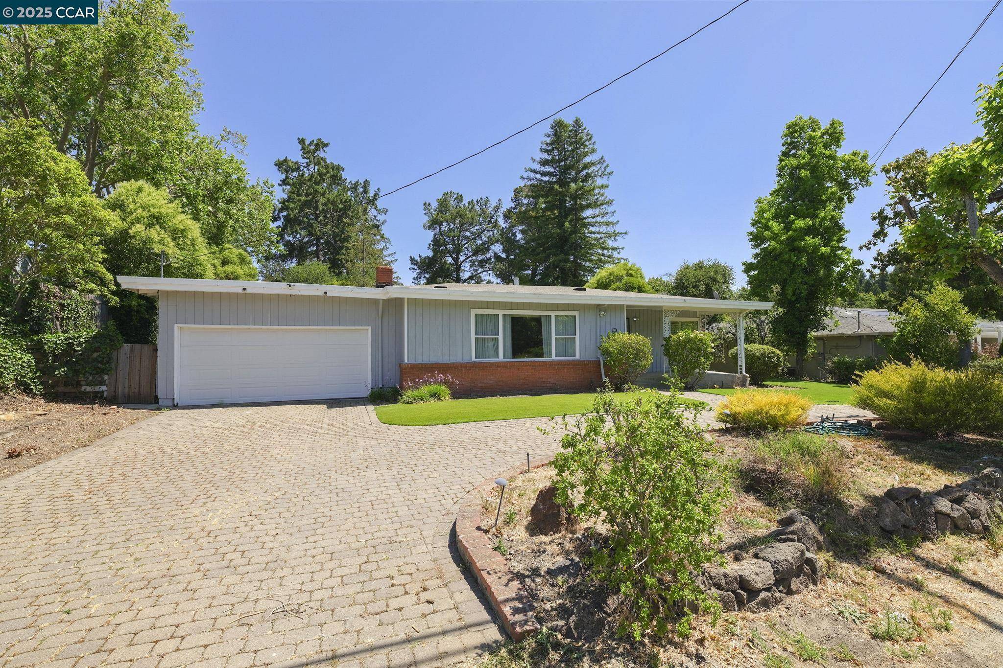 305 Overhill Rd,  Orinda,  CA 94563