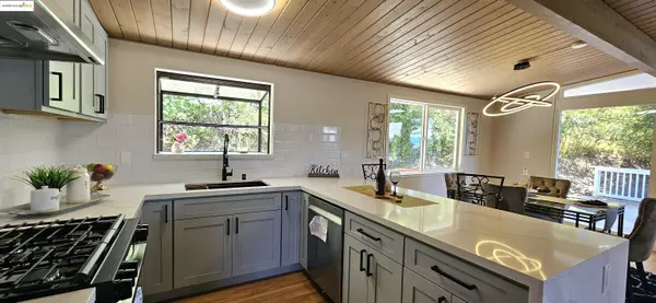Oakland, CA 94611,7030 Snake Rd