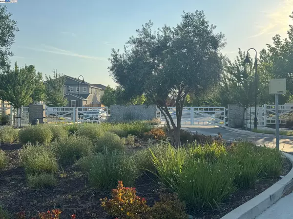 Antioch, CA 94531,5611 Trinity Lakes Ln