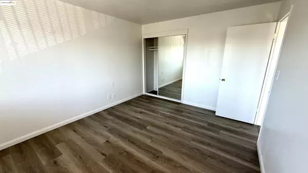 Oakland, CA 94603,10100 Walnut #4