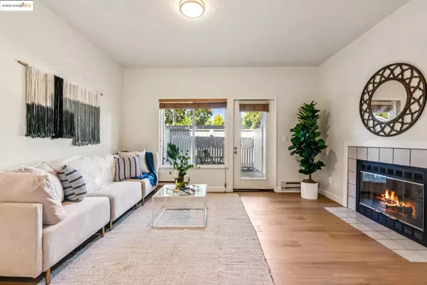 227 Marina Lakes Dr, Richmond, CA 94804