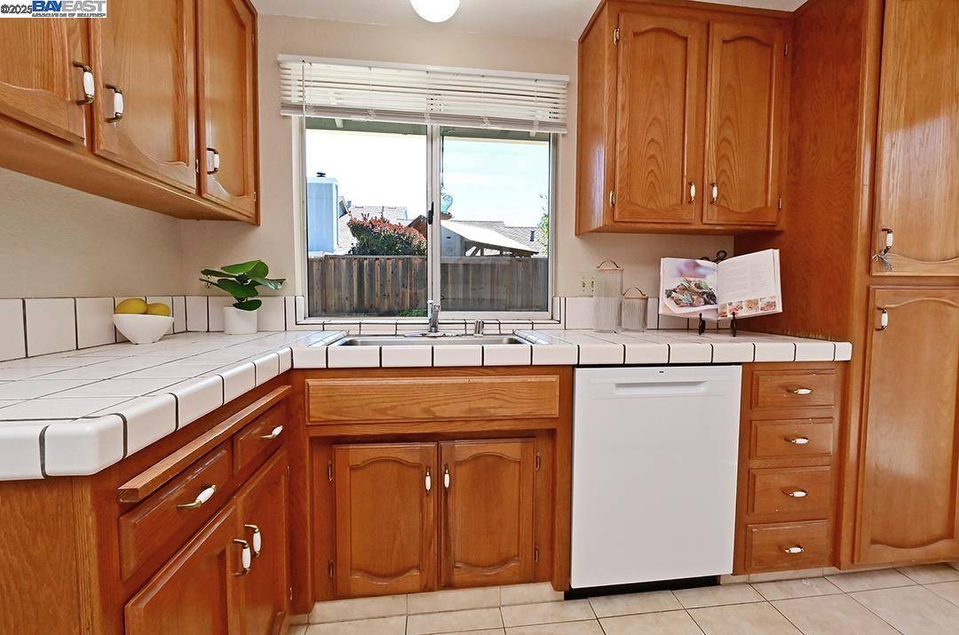 Livermore, CA 94550,476 Mulqueeney St