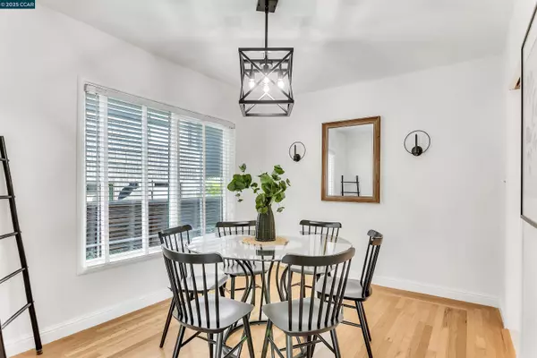 Oakland, CA 94618,4615 Harbord Dr