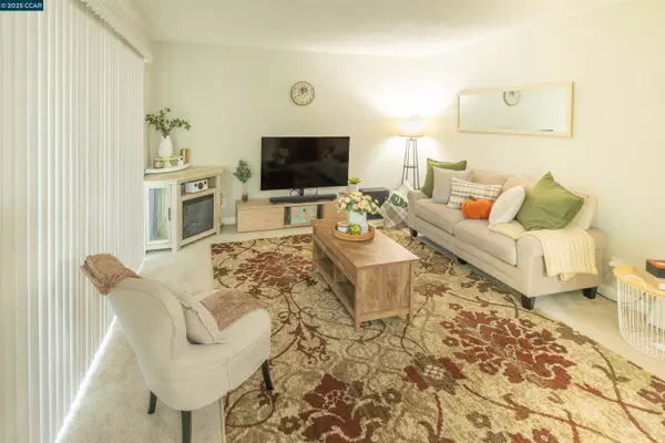 El Sobrante, CA 94803,5318 Ridgeview Cir #10