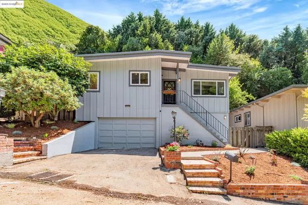 Oakland, CA 94611,6692 Sobrante Rd
