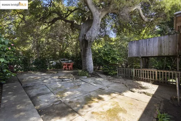 Oakland, CA 94618,5438 Claremont Avenue