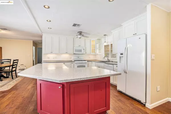 Oakley, CA 94561,121 Zartop