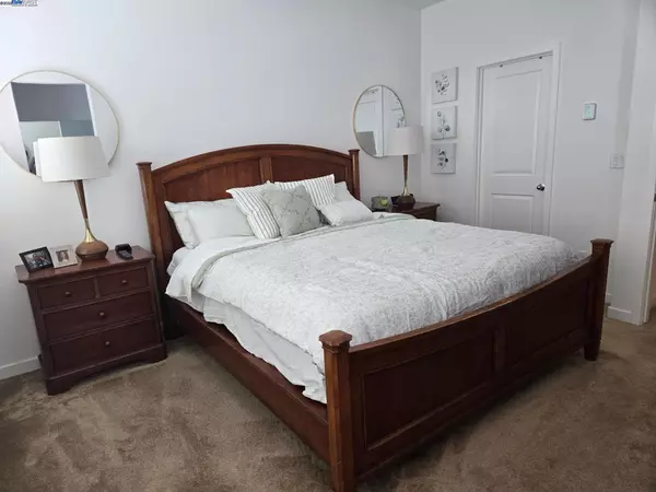 Sacramento, CA 95835,5301 E Commerce Way #54102