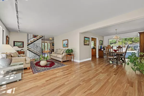 Alamo, CA 94507,1923 Green Valley Rd