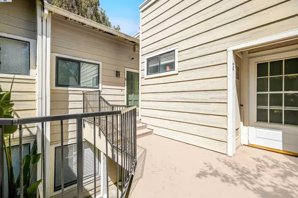 Hayward, CA 94542,2437 Saint Helena Dr ##4